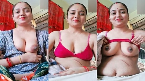 Desi MMS Of Married Bhabhi Showed Her Sexy Boobs