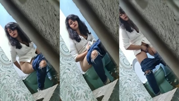 Desi MMS Of Brother Record Of His Sister Inside The Toilet